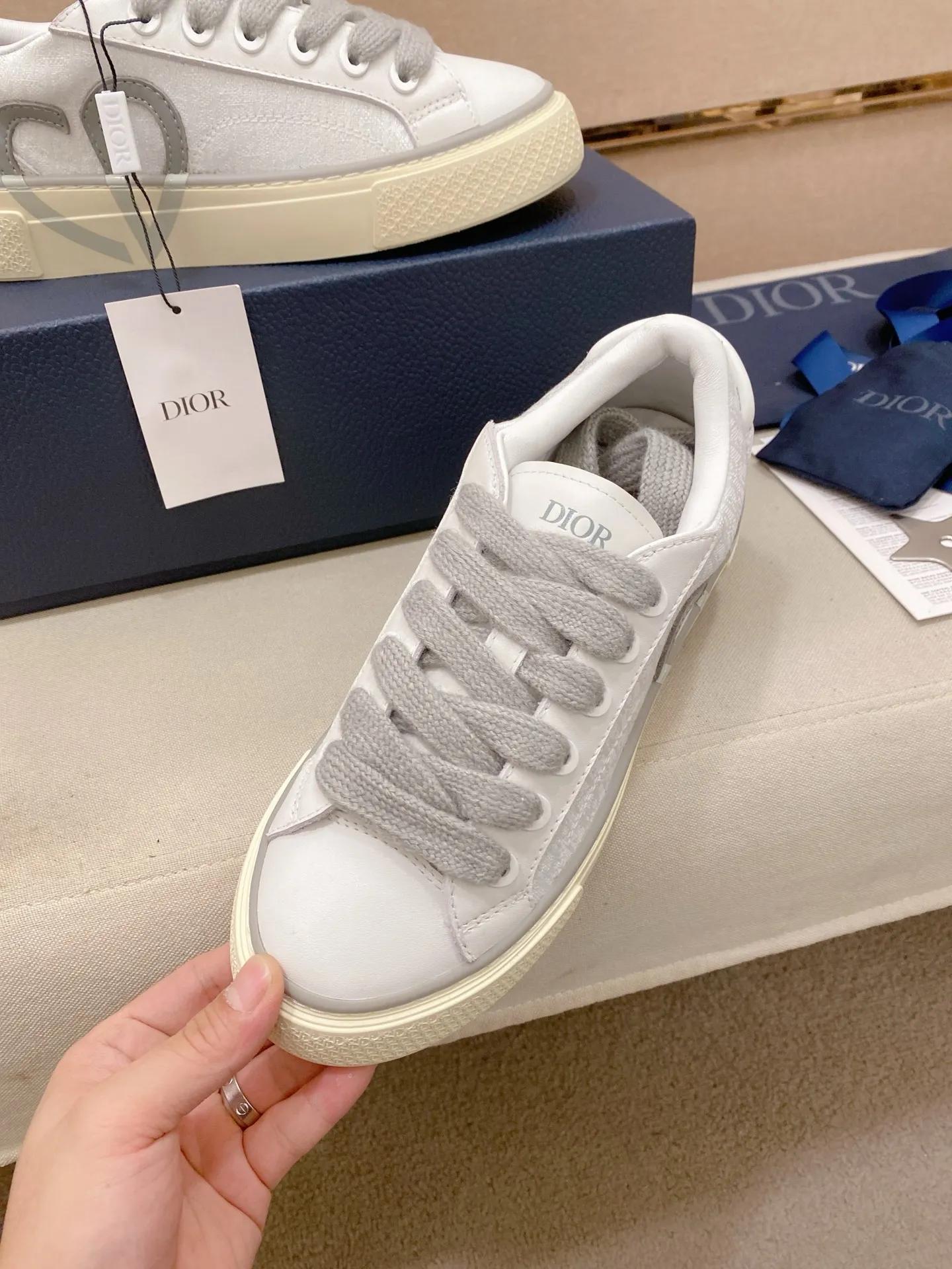 Factory price: 300 Men's shoes 💰[Dior·Dior] Top 🔍Couple style 💏🔍New casual sports style couple shoes, new four-season design, perfect workmanship, lace-up lazy style to create cabinet quality, upper: imported first-layer cowhide, sheepskin lining is soft and comfortable, ultra-light TPU wear-resistant outsole, simple, versatile fashion men's shoes, excellent color code number 35--44
